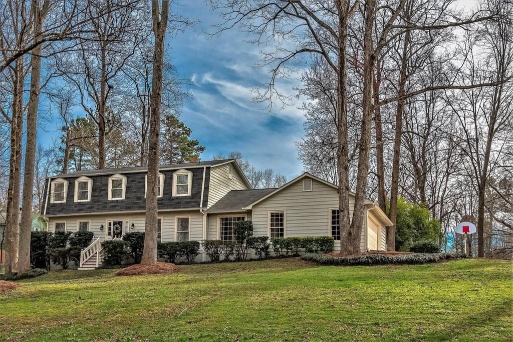 4 bedroom, 4 bathroom, 2,766 sq ft single family residence sold at 4949 Red Oak Drive, Gainesville, GA 30506