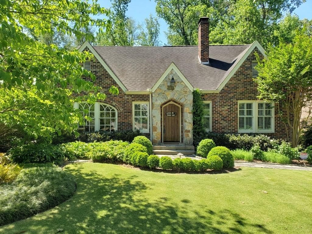 4 bedroom, 4 bathroom, 3,400 sq ft single family residence sold at 185 E Wesley Road, Atlanta, GA 30305