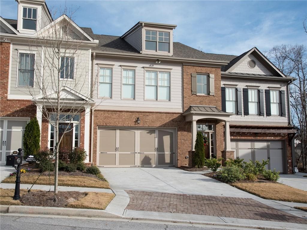3 bedroom, 3 bathroom townhouse sold at 6911 Fellowship Lane, Flowery Branch, GA 30542