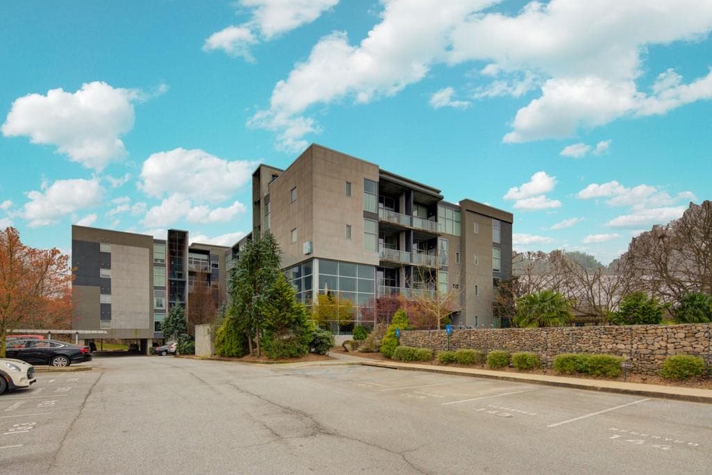1 bedroom, 1 bathroom, 800 sq ft condominium sold at 130 Arizona Avenue 215, Atlanta, GA 30307