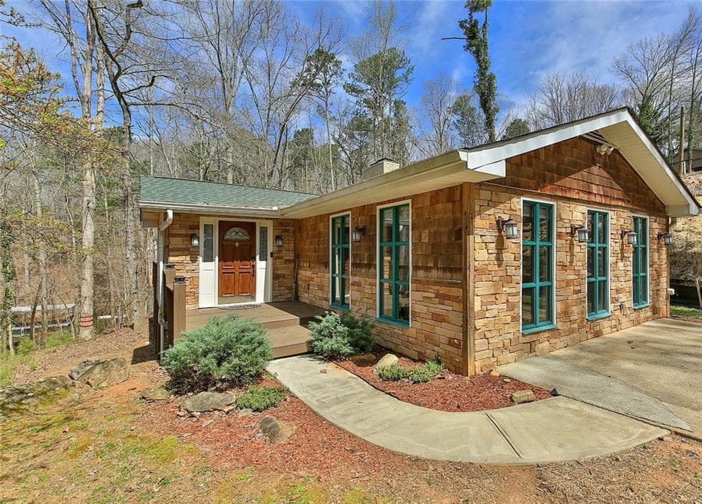 3 bedroom, 2 bathroom, 1,586 sq ft single family residence sold at 5450 Dogwood Lane, Gainesville, GA 30504