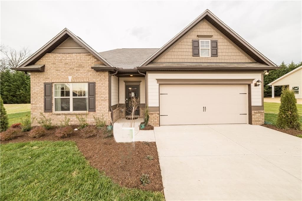 3 bedroom, 2 bathroom, 1,725 sq ft single family residence sold at 7895 Gracen Drive, Gainesville, GA 30506
