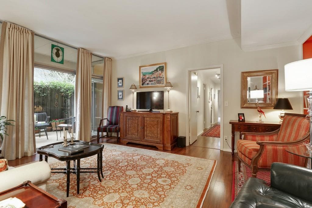 3 bedroom, 2 bathroom, 1,640 sq ft condominium sold at 2632 Peachtree Road B101, Atlanta, GA 30305