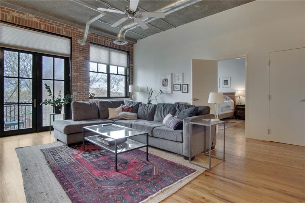 2 bedroom, 2 bathroom, 1,200 sq ft condominium sold at 3235 Roswell Road 503, Atlanta, GA 30305