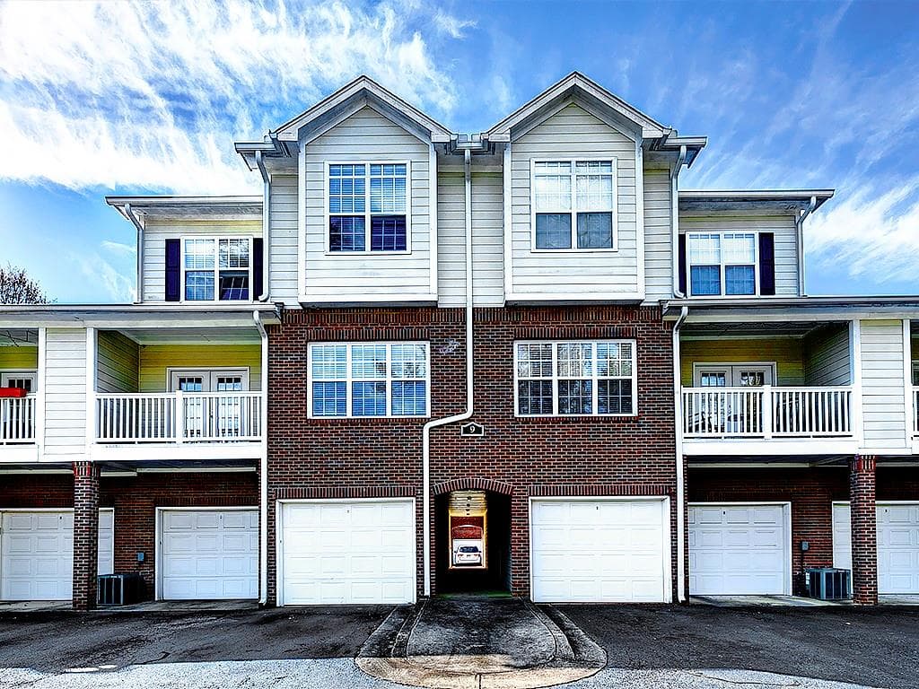 2 bedroom, 3 bathroom, 1,510 sq ft condominium sold at 906 Spring Heights Lane, Smyrna, GA 30080