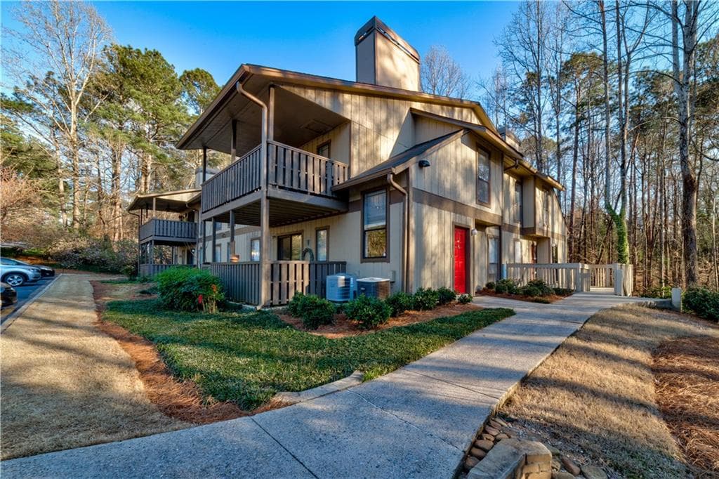 1 bedroom, 1 bathroom, 861 sq ft condominium sold at 709 Woodcliff Drive, Sandy Springs, GA 30350
