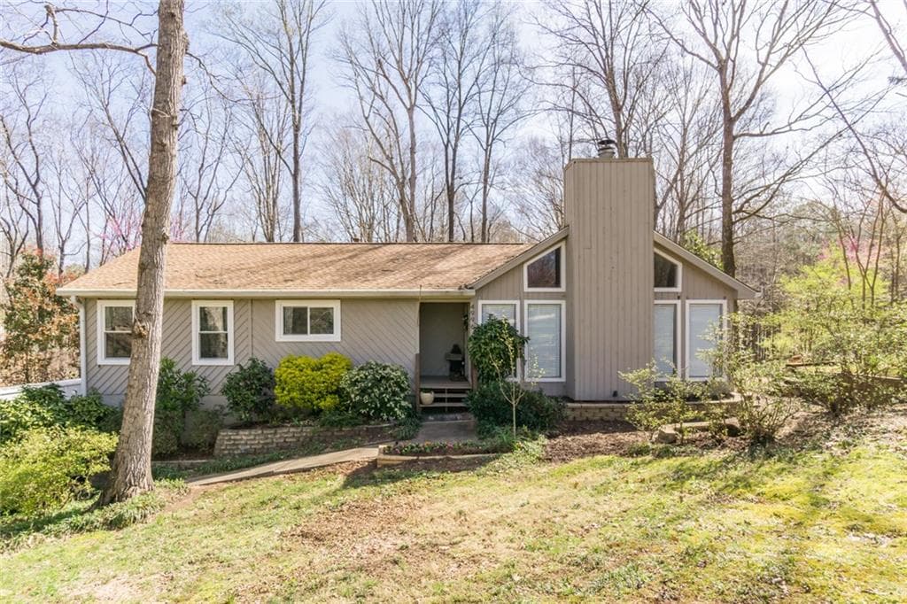 3 bedroom, 2 bathroom, 1,421 sq ft single family residence sold at 4996 Gunners Run, Roswell, GA 30075