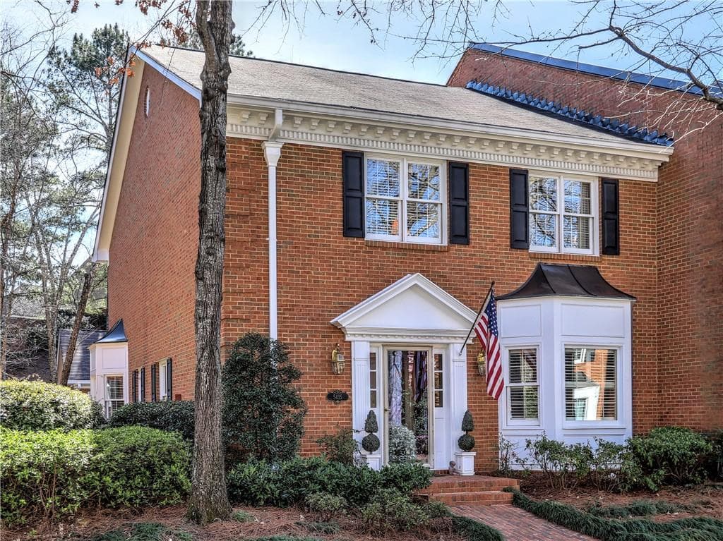 3 bedroom, 3 bathroom, 2,342 sq ft condominium sold at 5435 Trentham Drive, Atlanta, GA 30338