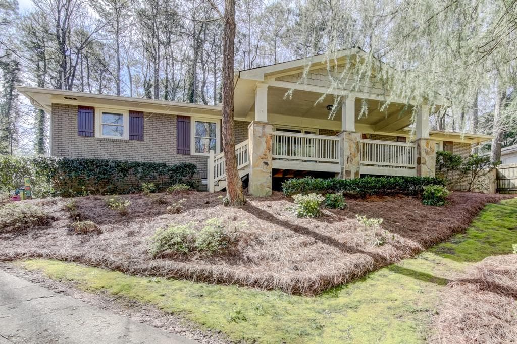 3 bedroom, 2 bathroom, 1,996 sq ft single family residence sold at 1390 Dogwood Circle, Smyrna, GA 30080