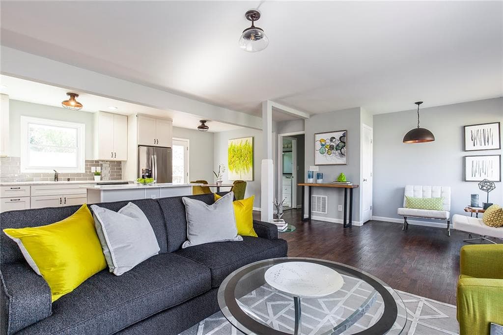 3 bedroom, 3 bathroom, 1,326 sq ft single family residence sold at 3036 Horse Shoe Drive, Atlanta, GA 30316