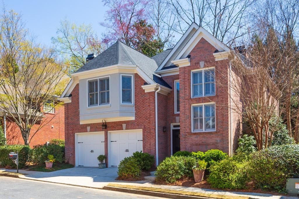 3 bedroom, 3 bathroom, 2,492 sq ft single family residence sold at 1175 Brookhaven North Circle, Brookhaven, GA 30319