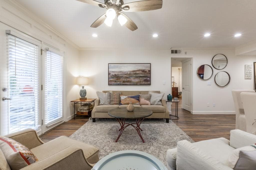 2 bedroom, 1 bathroom, 1,008 sq ft condominium sold at 3650 Ashford Dunwoody Road 811, Brookhaven, GA 30319