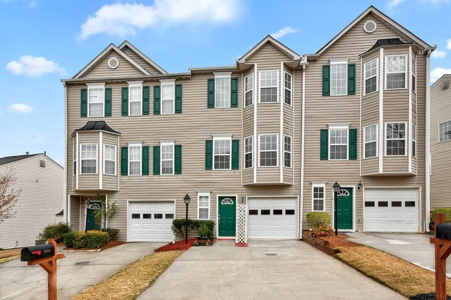 3 bedroom, 4 bathroom, 1,376 sq ft townhouse sold at 1643 Indian Way, Cumming, GA 30040