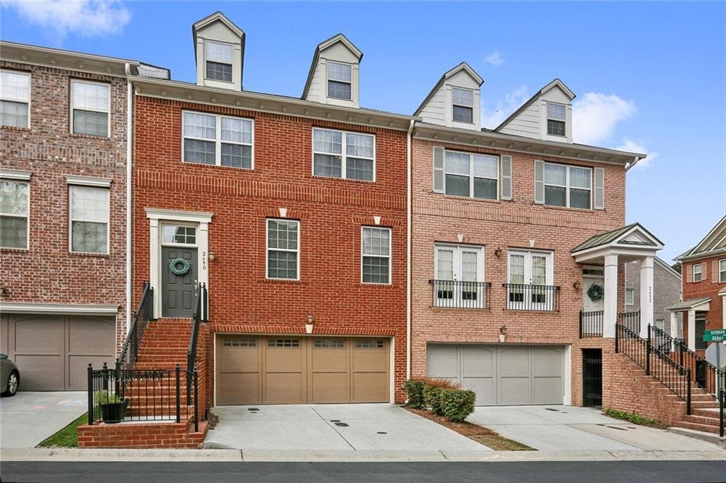 4 bedroom, 4 bathroom, 2,761 sq ft townhouse sold at 2690 Derby Walk 53, Brookhaven, GA 30319