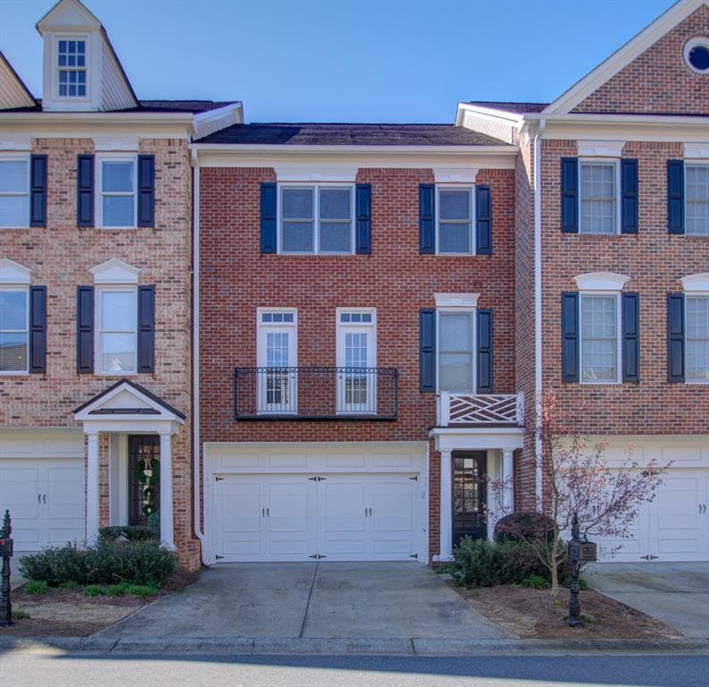 4 bedroom, 4 bathroom, 3,134 sq ft townhouse sold at 4207 Village Green Drive, Roswell, GA 30075