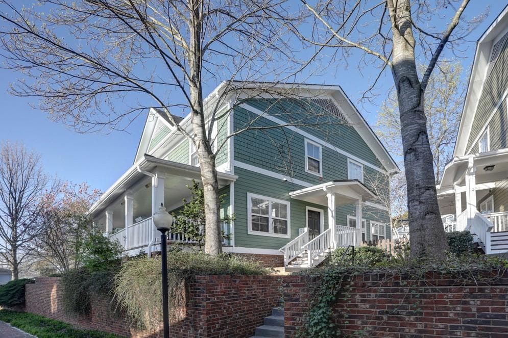 3 bedroom, 4 bathroom, 1,798 sq ft townhouse sold at 284 Carlyle Park Drive, Atlanta, GA 30307