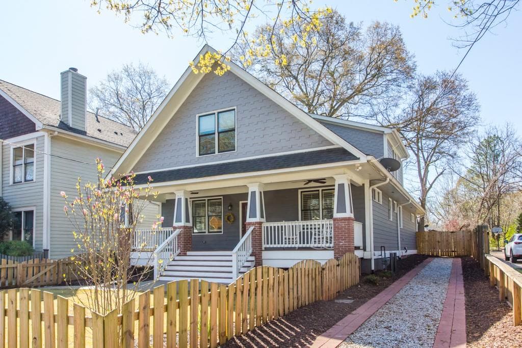 4 bedroom, 3 bathroom, 2,936 sq ft single family residence sold at 1693 HOSEA L WILLIAMS Drive, Atlanta, GA 30317
