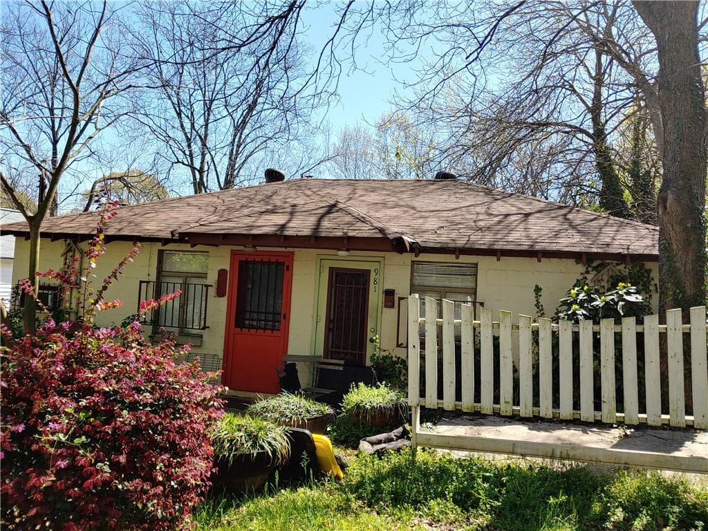 2 bedroom, 2 bathroom, 864 sq ft single family residence sold at 981 Wylie Street, Atlanta, GA 30316