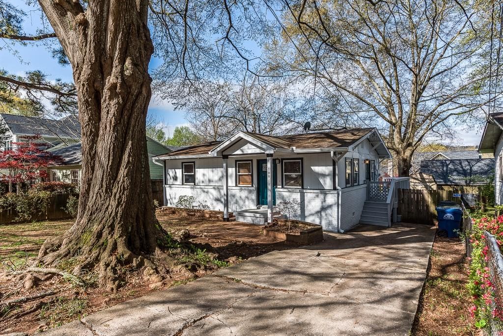 2 bedroom, 1 bathroom, 896 sq ft single family residence sold at 188 Murray Hill Avenue, Atlanta, GA 30317
