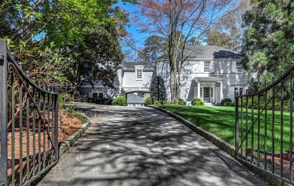 4 bedroom, 5 bathroom single family residence sold at 3418 Habersham Road, Atlanta, GA 30305