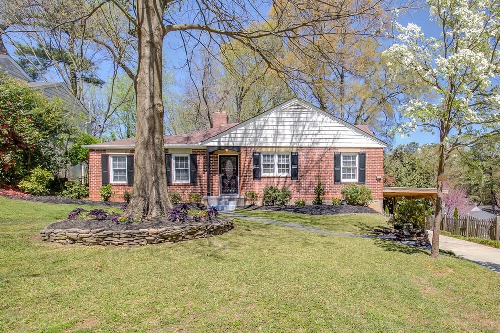 3 bedroom, 1 bathroom, 1,112 sq ft single family residence sold at 425 Hascall Road, Atlanta, GA 30309