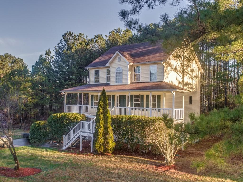 3 bedroom, 4 bathroom, 1,784 sq ft single family residence sold at 100 Lenox Court, Hiram, GA 30141
