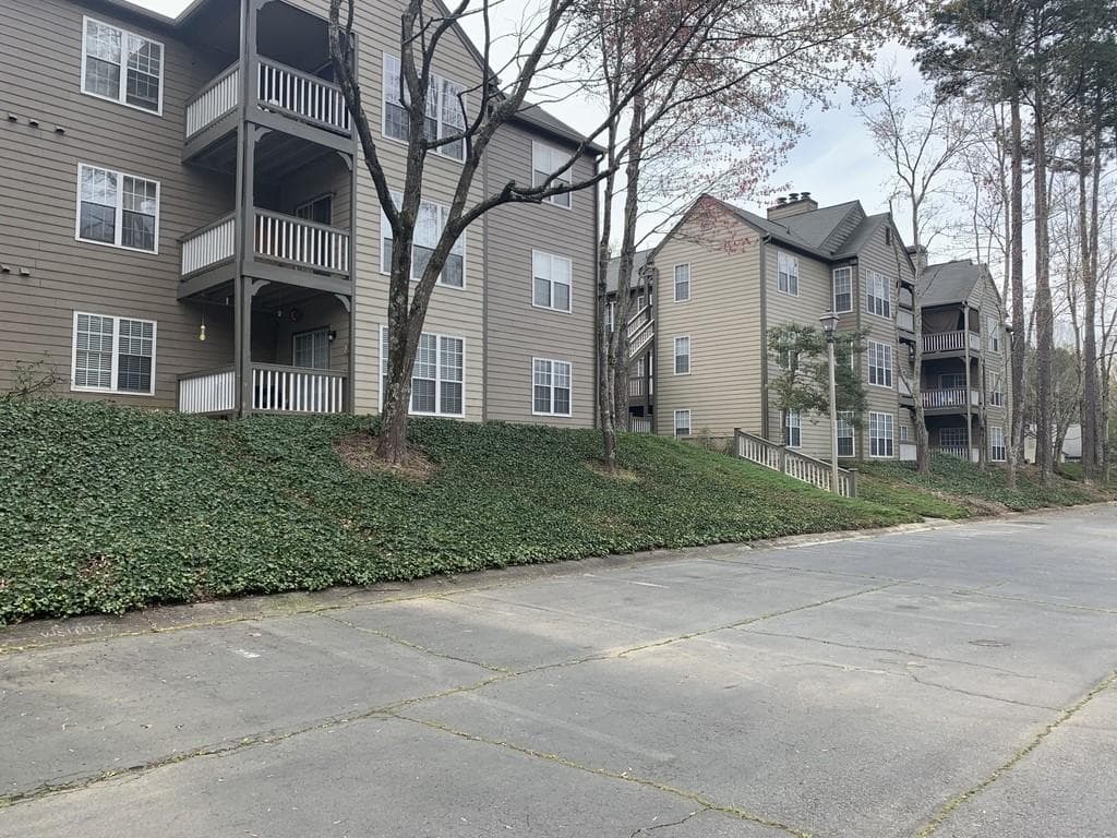 2 bedroom, 2 bathroom, 1,229 sq ft condominium sold at 1106 SE MILL POND Court, Smyrna, GA 30082