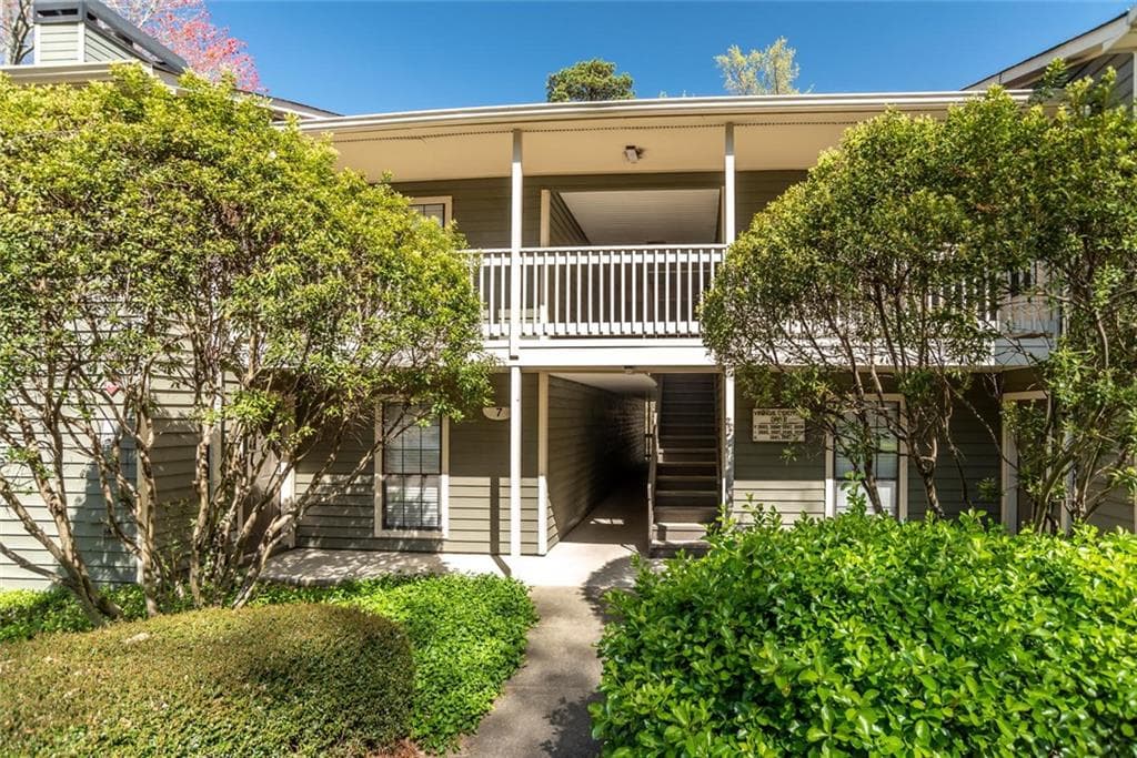 2 bedroom, 2 bathroom, 1,270 sq ft condominium sold at 2683 Vinings Central Drive 54, Atlanta, GA 30339