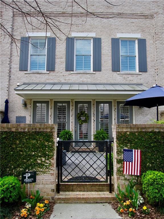 4 bedroom, 4 bathroom, 3,774 sq ft townhouse sold at 200 Forrest Alley, Roswell, GA 30075