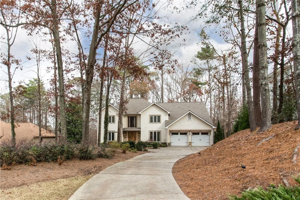 6 bedroom, 4 bathroom, 4,183 sq ft single family residence sold at 2270 Roxburgh Drive, Roswell, GA 30076