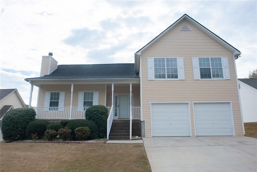4 bedroom, 3 bathroom single family residence sold at 12310 Riviera Drive, Fayetteville, GA 30215