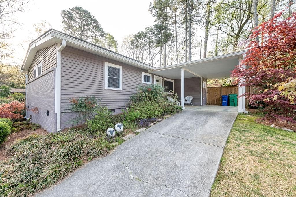 3 bedroom, 1 bathroom, 912 sq ft single family residence sold at 3027 Vista Brook Drive, Decatur, GA 30033