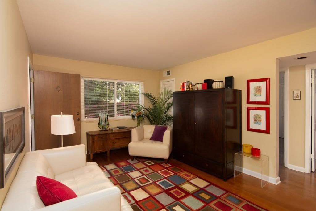 2 bedroom, 1 bathroom, 754 sq ft condominium sold at 148 Waverly Way 6, Atlanta, GA 30307
