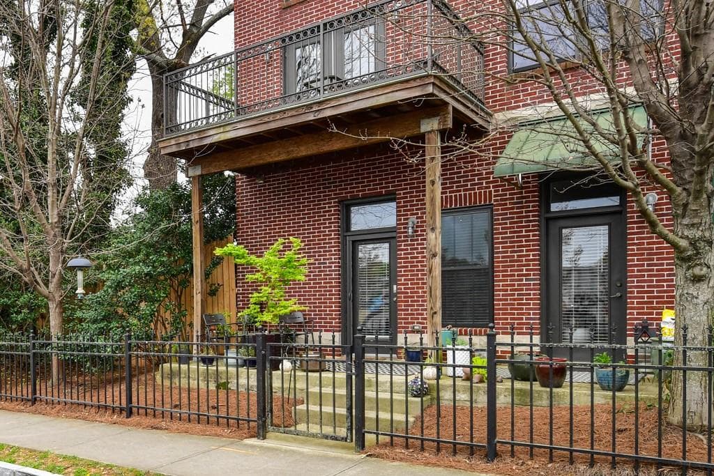 2 bedroom, 1 bathroom, 825 sq ft condominium sold at 791 Wylie Street 1011, Atlanta, GA 30316