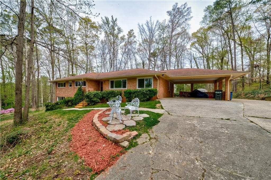 4 bedroom, 3 bathroom, 1,852 sq ft single family residence sold at 2341 Honeysuckle Lane, Smyrna, GA 30080