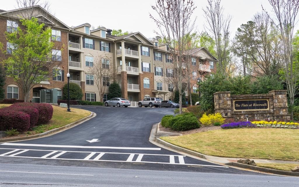 3 bedroom, 2 bathroom, 1,593 sq ft condominium sold at 1910 Cedar Glenn Way 4109, Atlanta, GA 30339