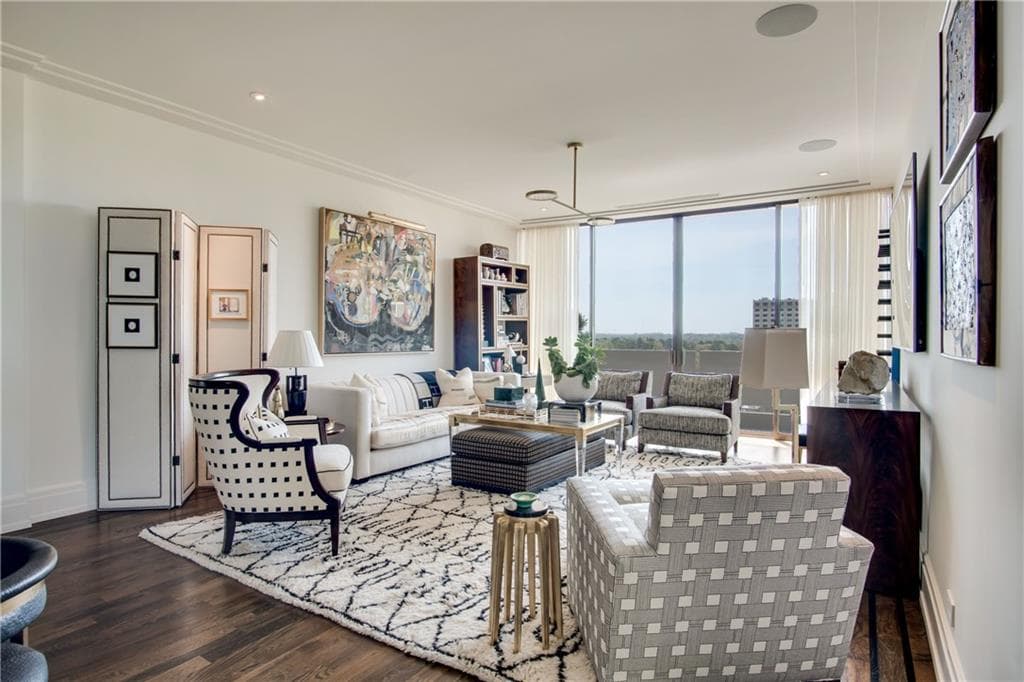 2 bedroom, 2 bathroom, 1,594 sq ft condominium sold at 2575 Peachtree Road 12C, Atlanta, GA 30305