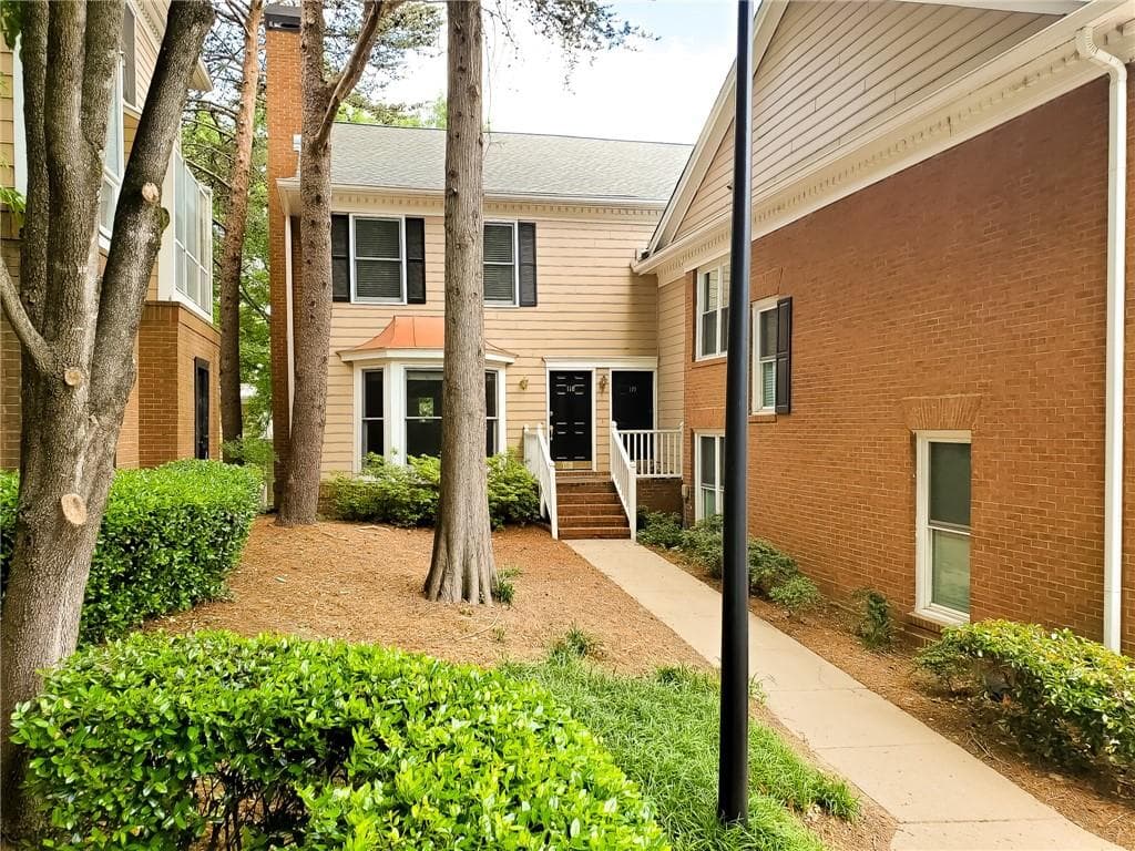 2 bedroom, 3 bathroom condominium sold at 7500 Roswell Road 118, Sandy Springs, GA 30350