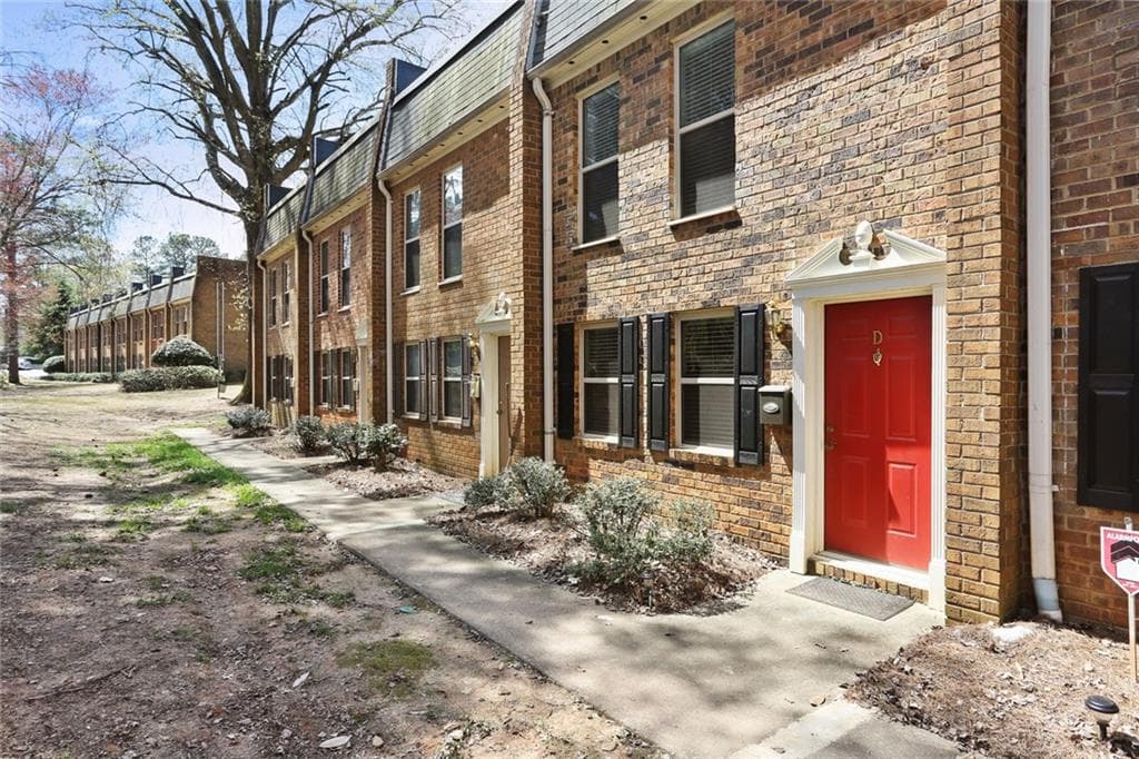 2 bedroom, 3 bathroom, 1,326 sq ft condominium sold at 145 N River Drive D, Sandy Springs, GA 30350