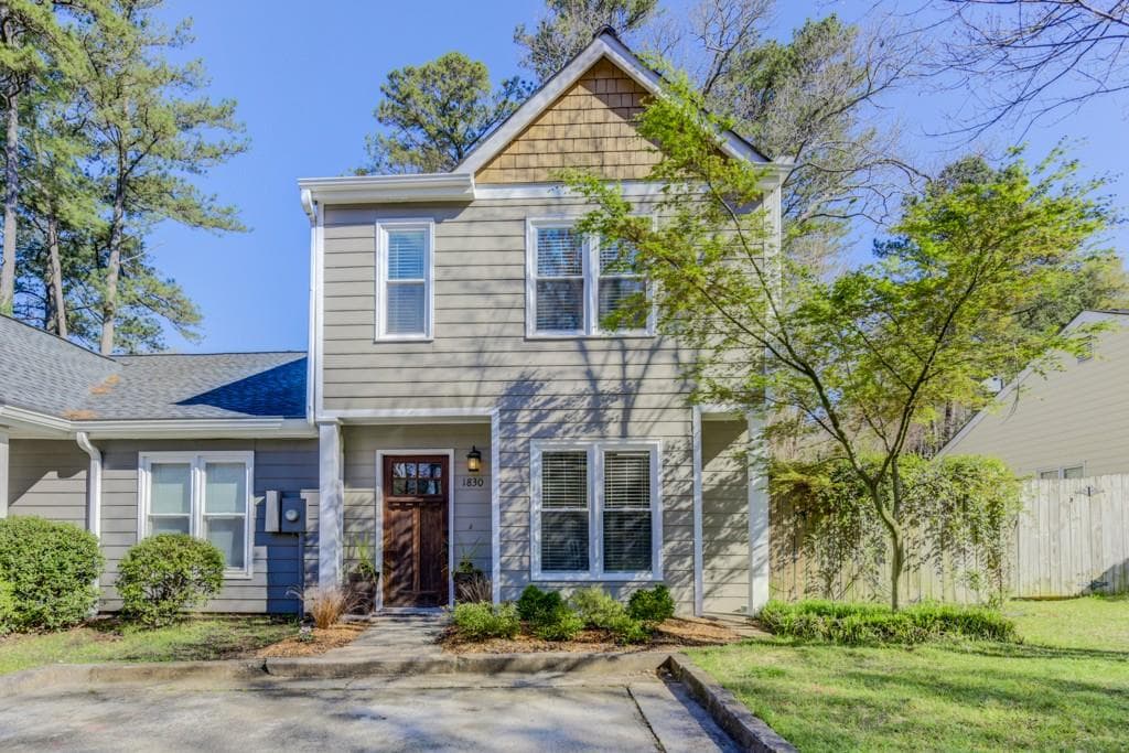2 bedroom, 3 bathroom, 1,652 sq ft townhouse sold at 1830 S Garden Court, Brookhaven, GA 30319