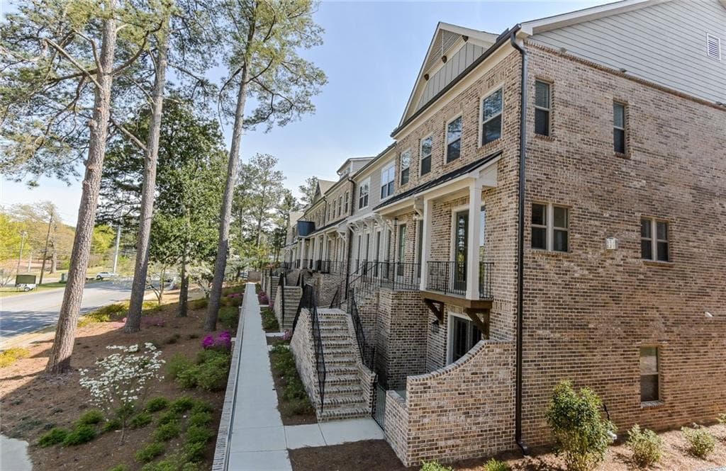 3 bedroom, 4 bathroom, 2,240 sq ft townhouse sold at 3565 Parkside Way, Brookhaven, GA 30319