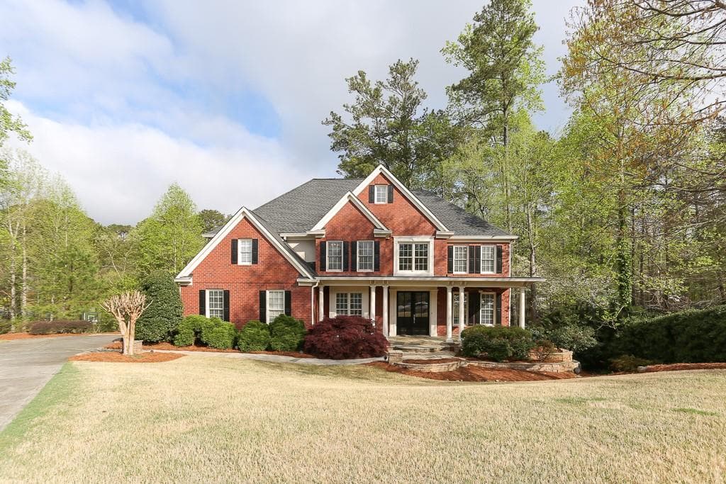 5 bedroom, 5 bathroom, 3,697 sq ft single family residence sold at 335 CHICKERING LAKE Court, Roswell, GA 30075