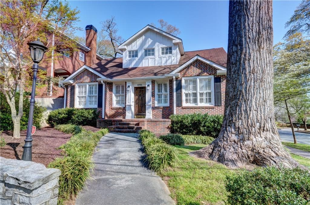 4 bedroom, 4 bathroom, 3,398 sq ft single family residence sold at 1096 Bellevue Drive, Atlanta, GA 30306