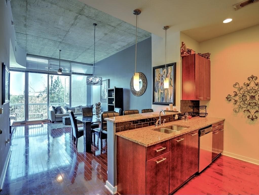 1 bedroom, 1 bathroom, 936 sq ft condominium sold at 3300 WINDY RIDGE Parkway 406, Atlanta, GA 30339