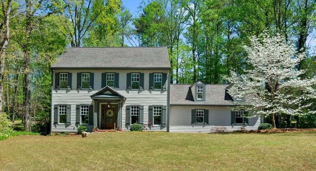 4 bedroom, 3 bathroom, 3,254 sq ft single family residence sold at 965 Hickory Oak Hollow, Roswell, GA 30075