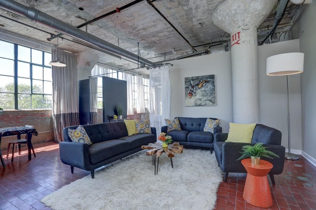2 bedroom, 1 bathroom, 1,028 sq ft condominium sold at 881 Memorial Drive 219, Atlanta, GA 30316