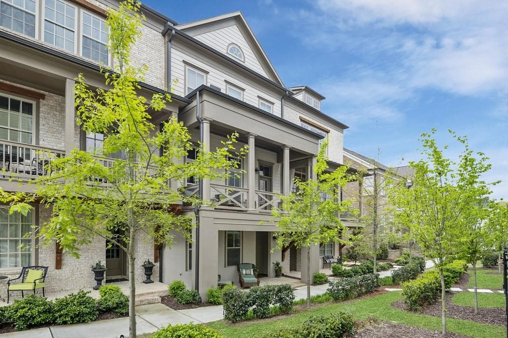 4 bedroom, 4 bathroom, 2,400 sq ft townhouse sold at 7004 Senaca Court, Roswell, GA 30076