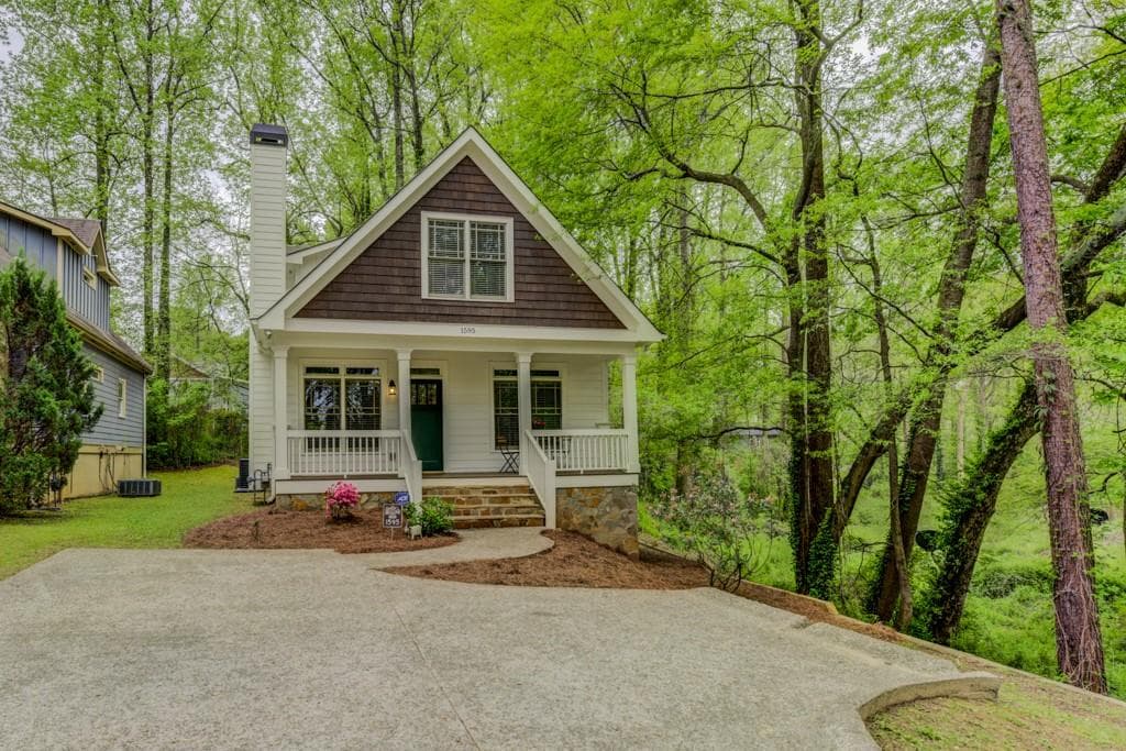 3 bedroom, 3 bathroom, 1,848 sq ft single family residence sold at 1595 McPherson Avenue, Atlanta, GA 30316