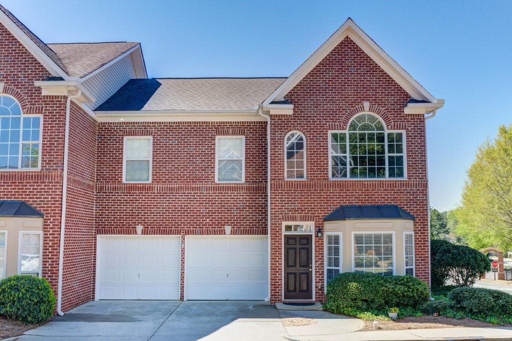3 bedroom, 3 bathroom, 2,066 sq ft townhouse sold at 5000 LEXINGTON Drive, Roswell, GA 30075