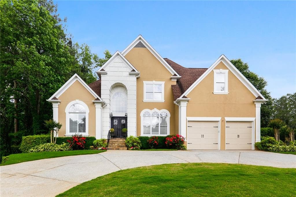 5 bedroom, 5 bathroom, 4,607 sq ft single family residence sold at 4660 Warrington Drive, Roswell, GA 30075
